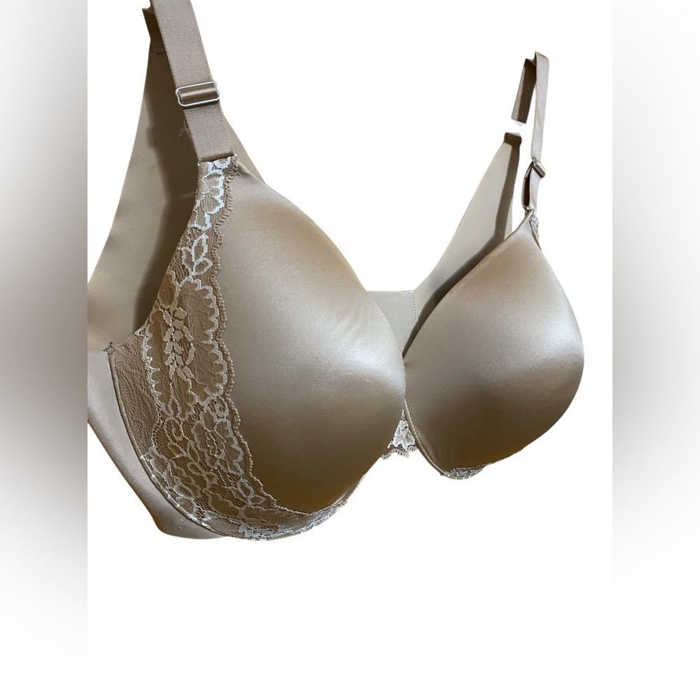 Soma Vanishing Back Full Coverage Lace Trim Bra in Nude Tan Color, Size 40DD.